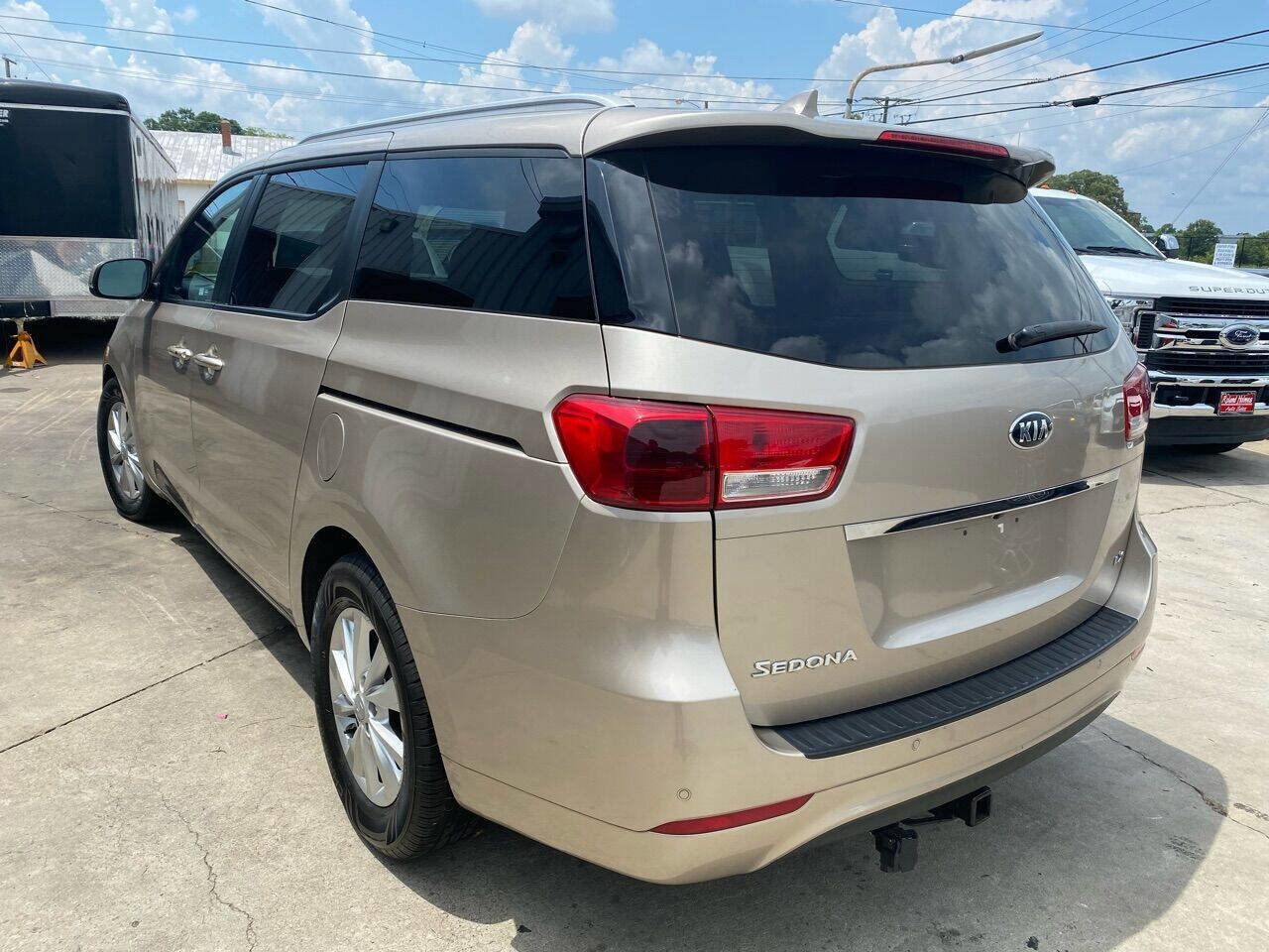 Used 2017 Kia Sedona LX w/ LX Essentials Premium Package FWD image 5