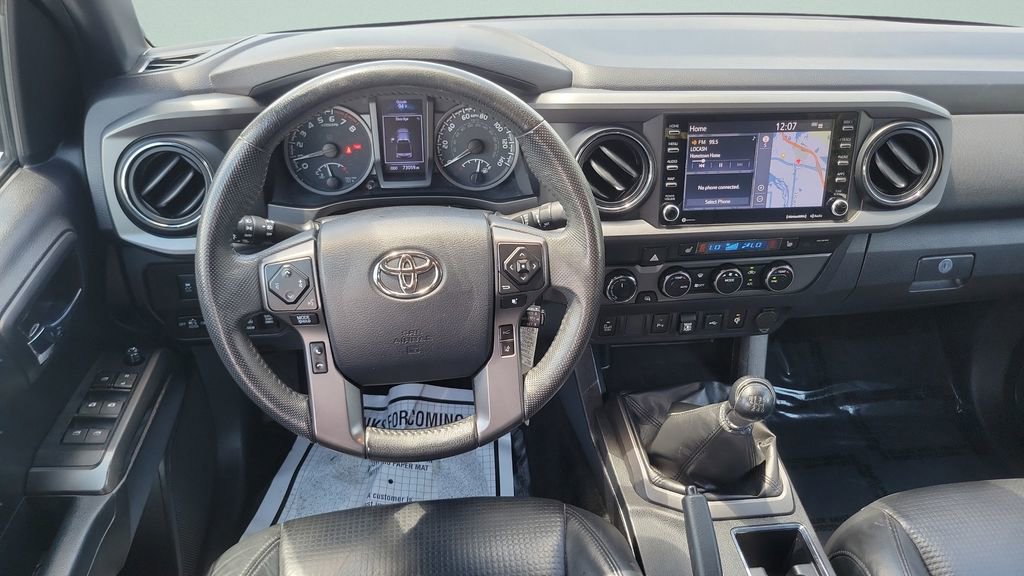 Used 2020 Toyota Tacoma TRD Sport w/ TRD Premium Sport Package AWD/4WD image 15