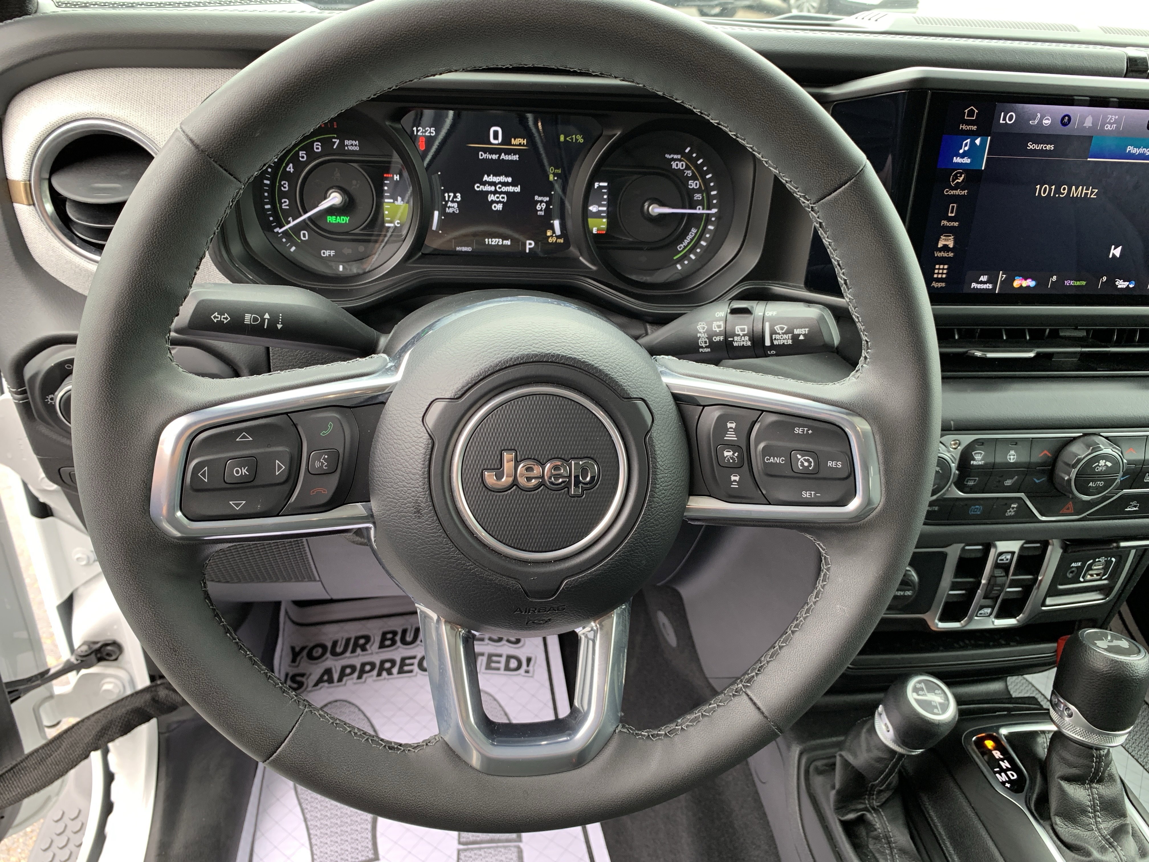 Used 2025 Jeep Wrangler Unlimited Sahara AWD/4WD image 15