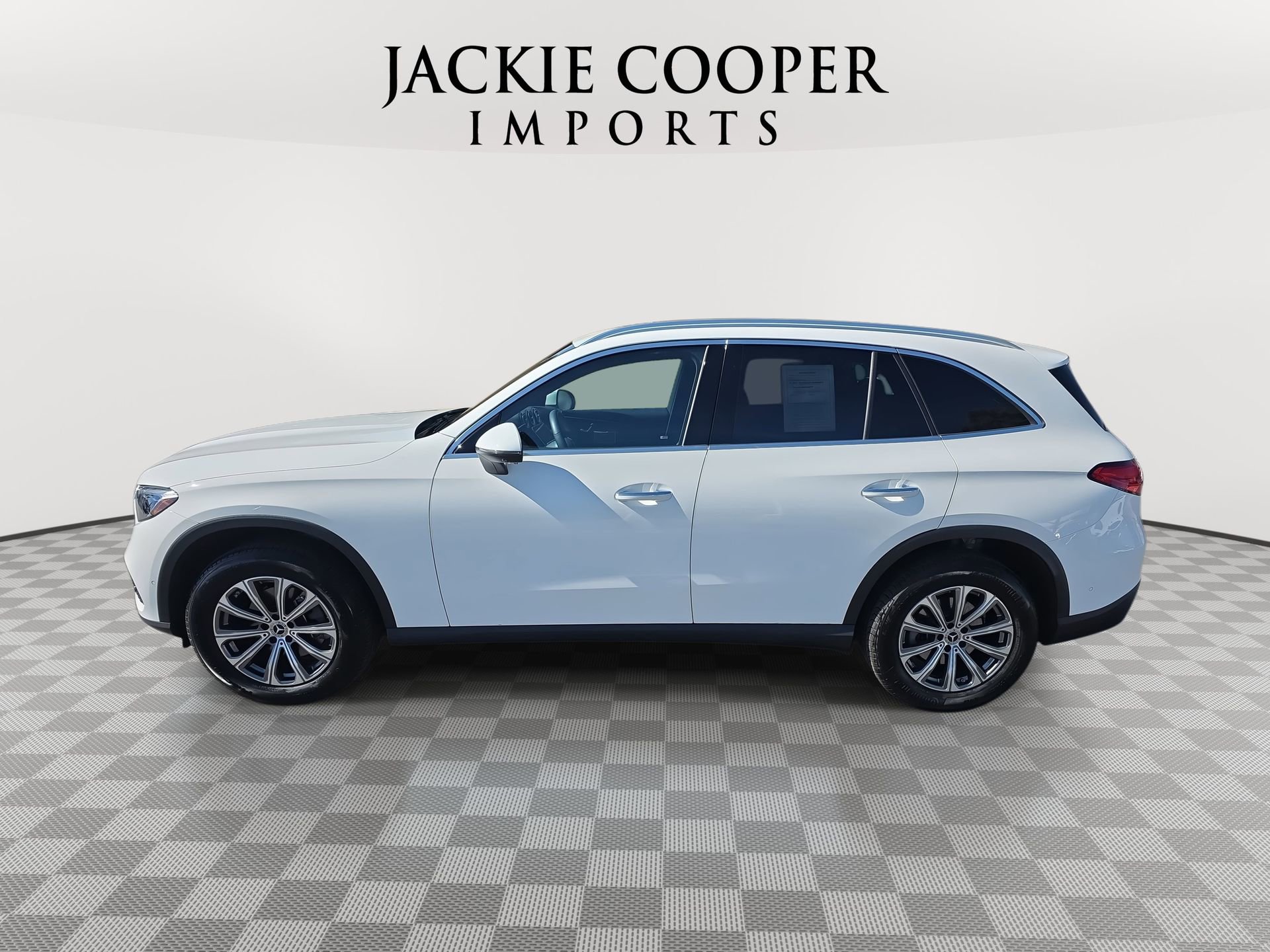 Certified 2025 Mercedes-Benz GLC 300 4MATIC image 8