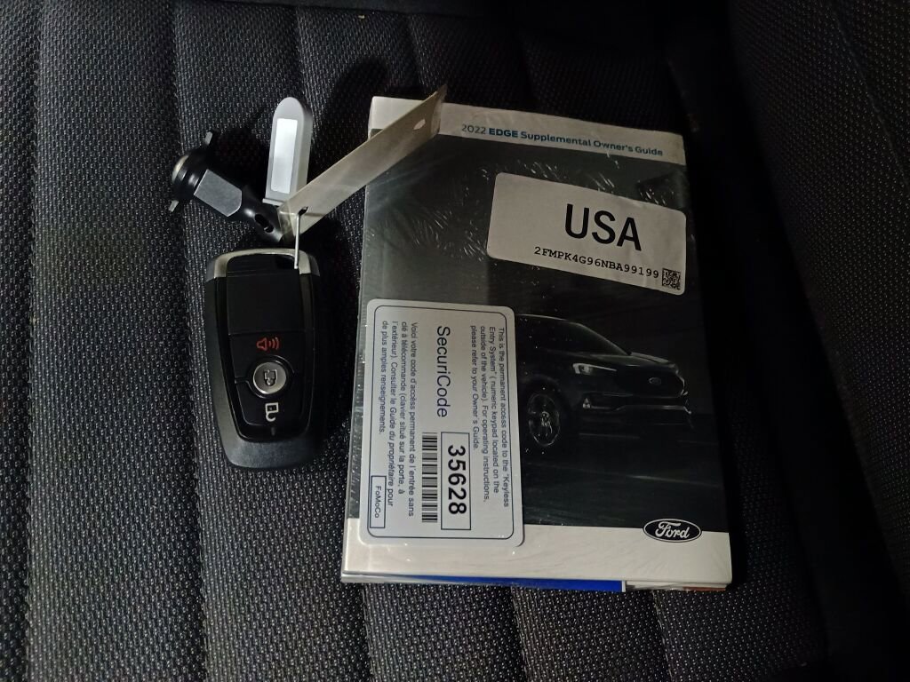 Used 2022 Ford Edge SE w/ Black Appearance Package image 4