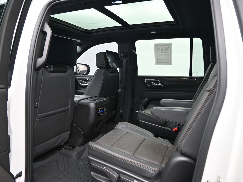 Used 2024 Chevrolet Suburban High Country w/ Advanced Technology Package image 27