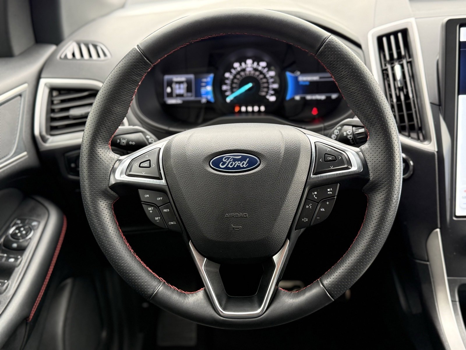 Used 2024 Ford Edge ST-Line image 19