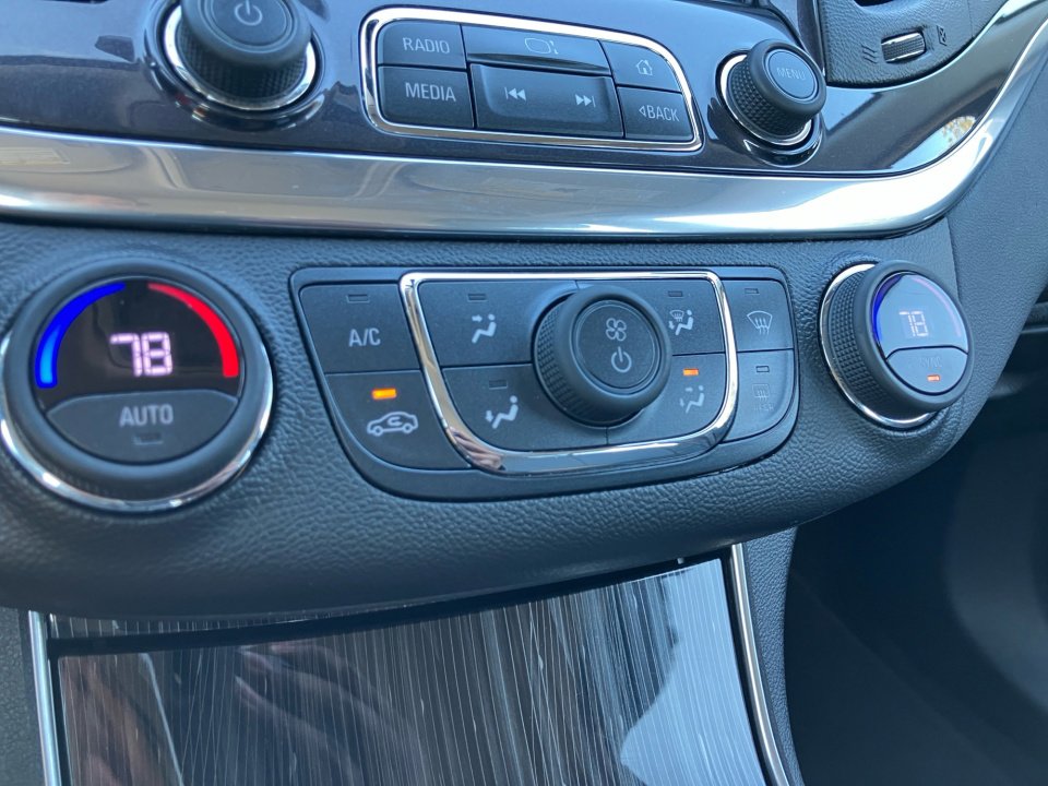 Used 2017 Chevrolet Impala LT image 21