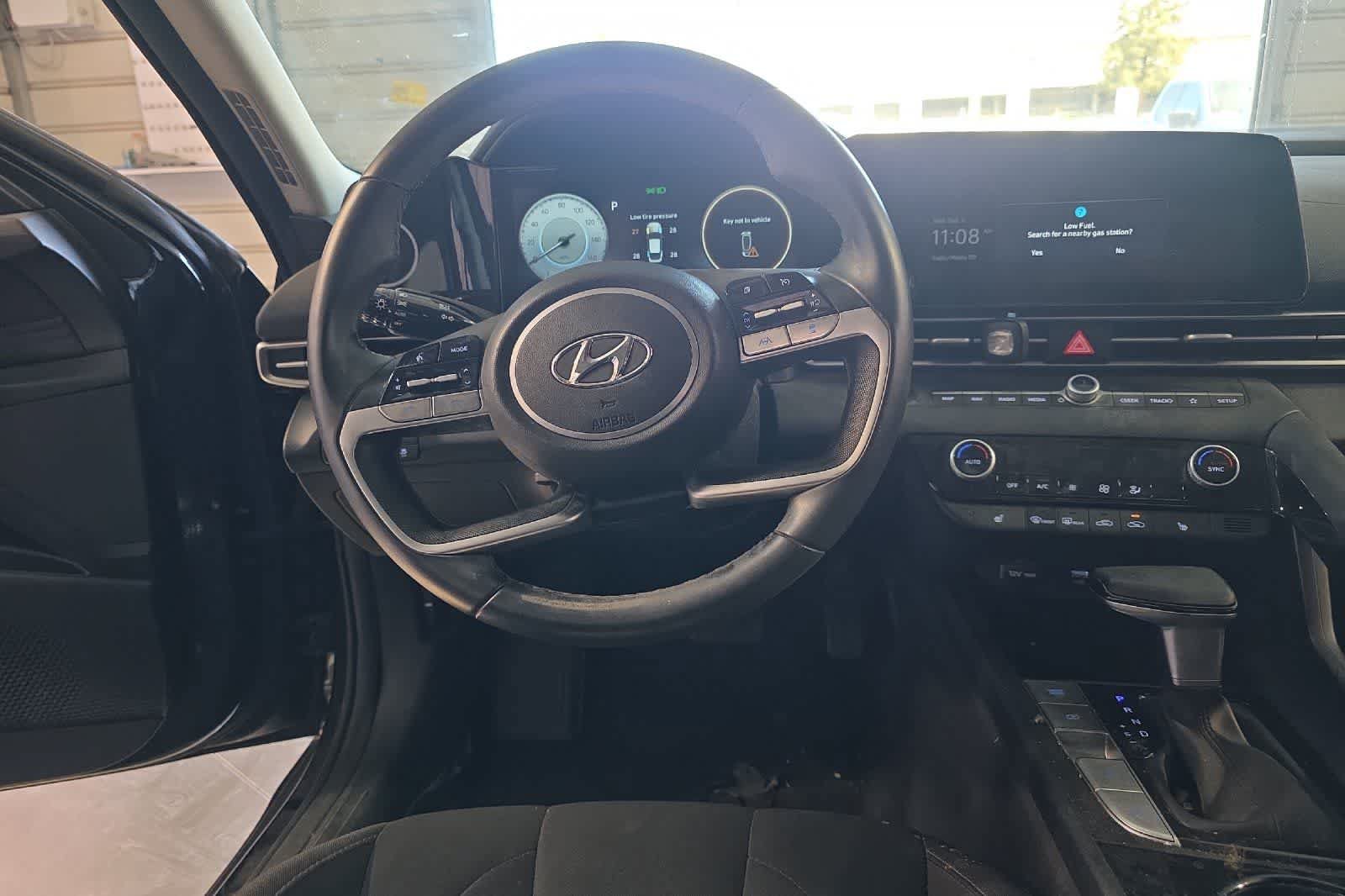 Used 2023 Hyundai Elantra SEL w/ Convenience Package FWD image 16