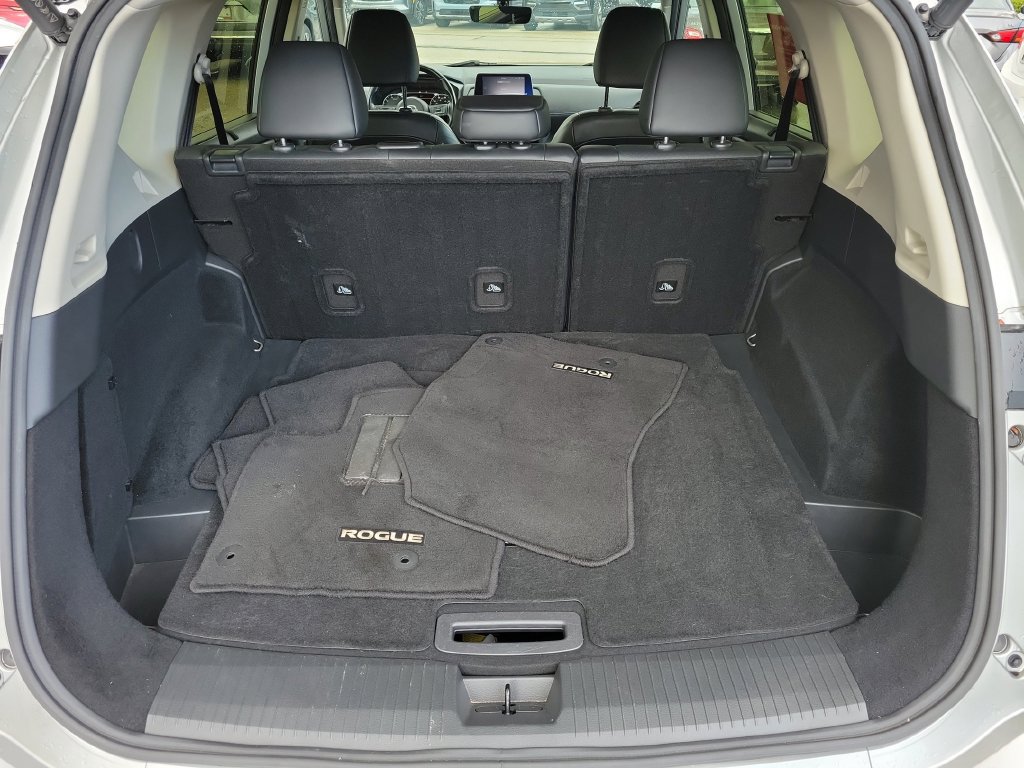 Certified 2024 Nissan Rogue SV w/ SV Premium Package FWD image 17