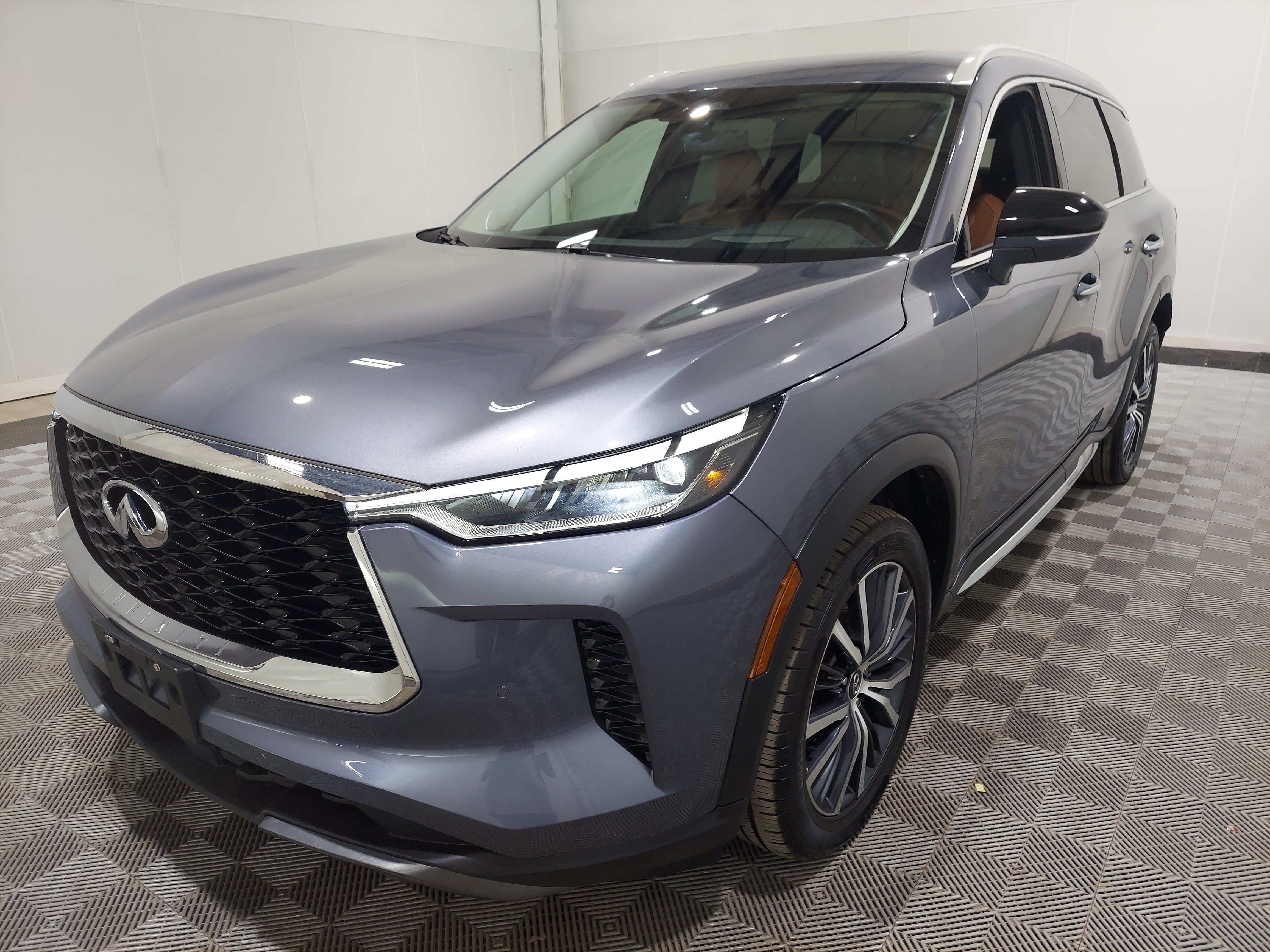 Used 2024 INFINITI QX60 Sensory AWD/4WD image 1