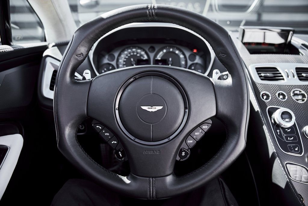 Used 2017 Aston Martin Vanquish S RWD image 54