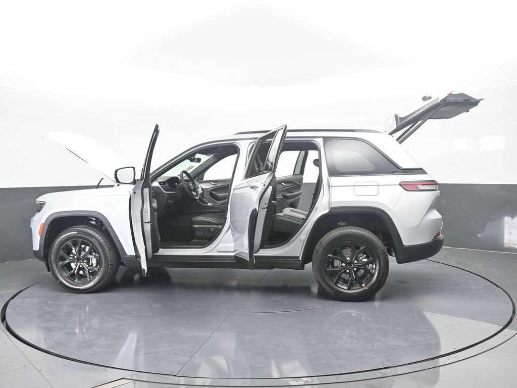 New 2025 Jeep Grand Cherokee Altitude image 67