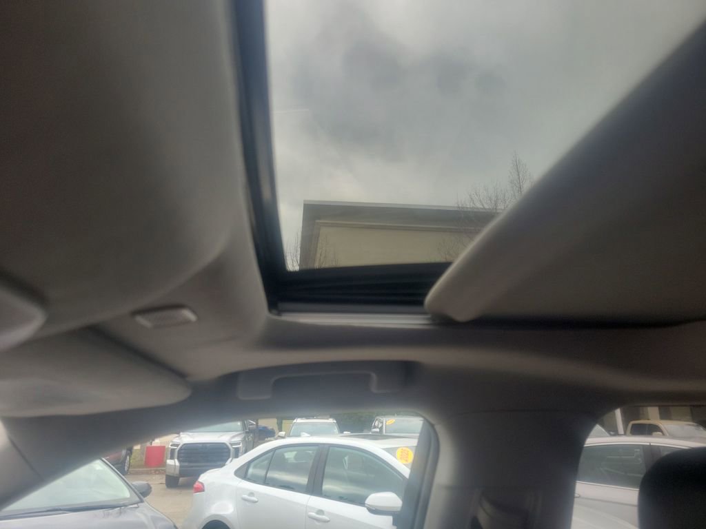 Used 2023 Toyota Highlander XLE image 17