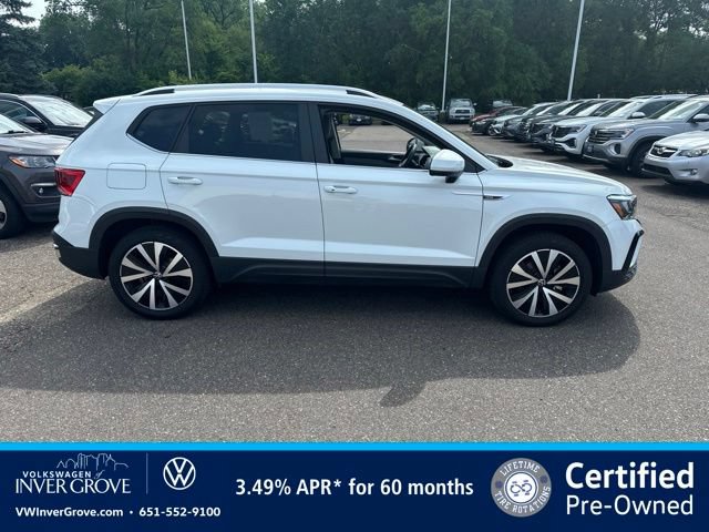 Certified 2022 Volkswagen Taos SE w/ IQ.Drive SE Package AWD/4WD image 2