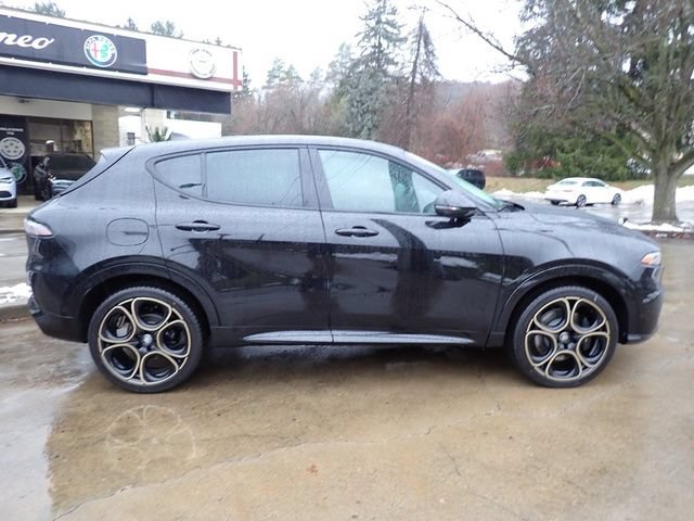 New 2025 Alfa Romeo Tonale AWD/4WD image 8