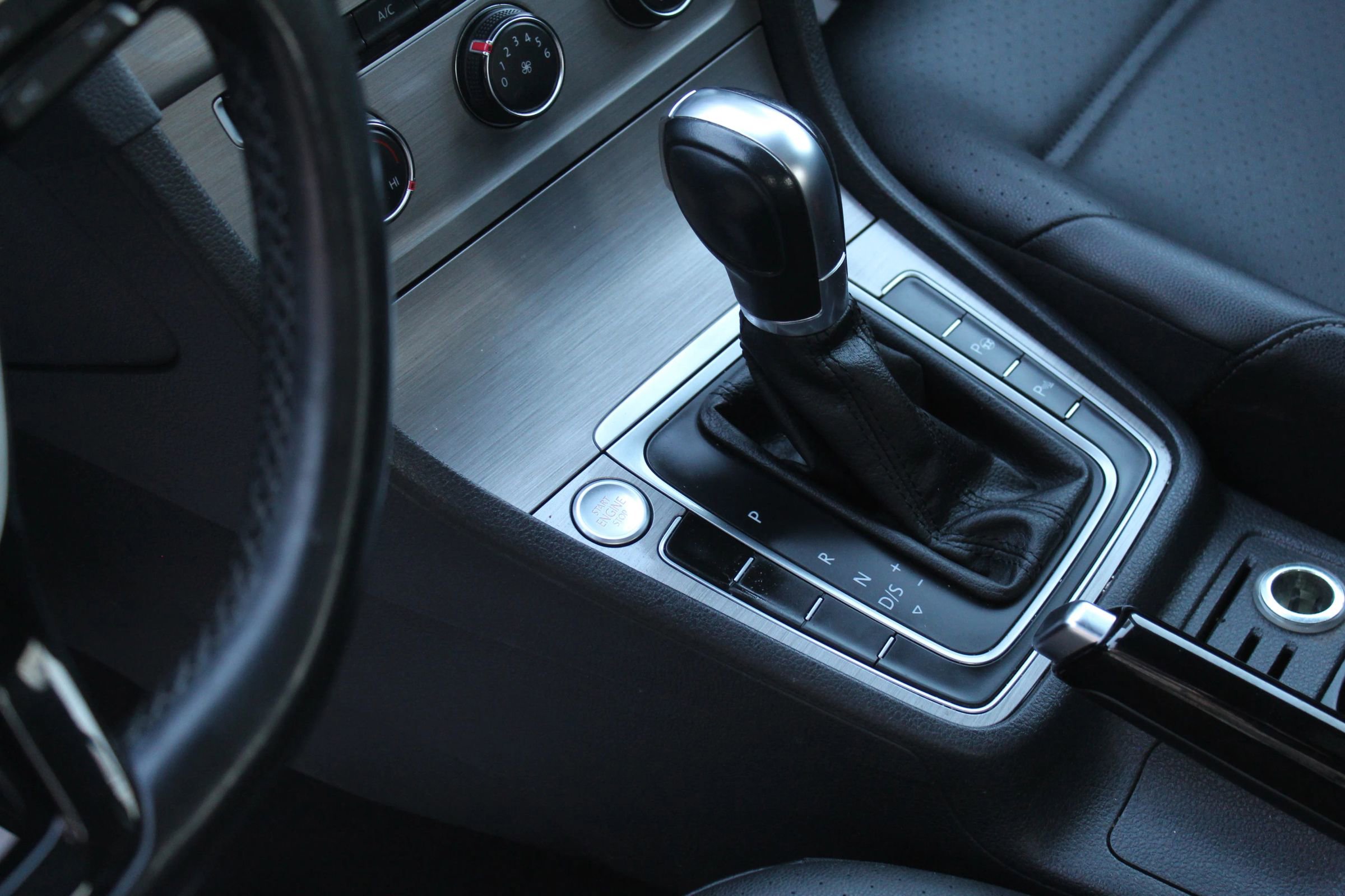 Used 2016 Volkswagen Golf SE w/ Lighting Package image 23