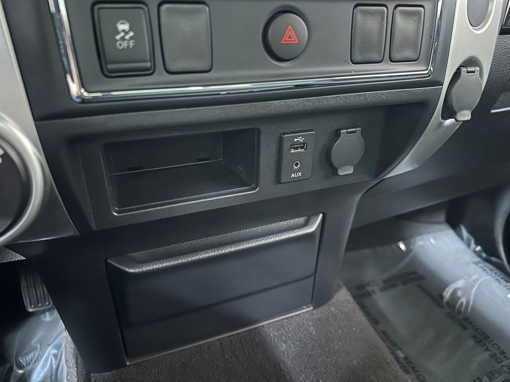 Used 2017 Nissan Titan SV image 21