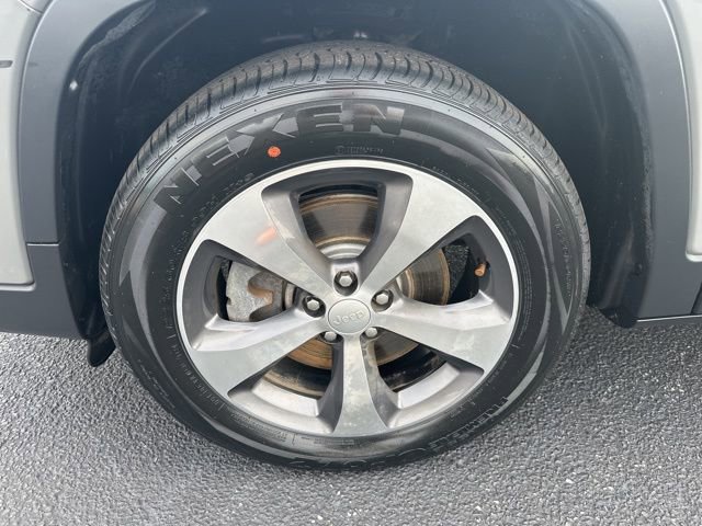 Used 2019 Jeep Cherokee Limited image 35