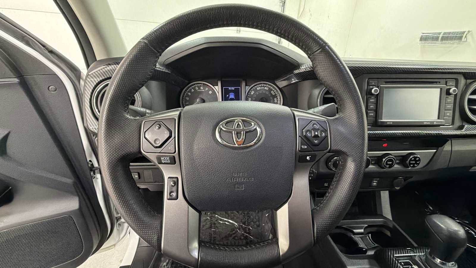 Certified 2017 Toyota Tacoma SR5 w/ Tow Package AWD/4WD image 16