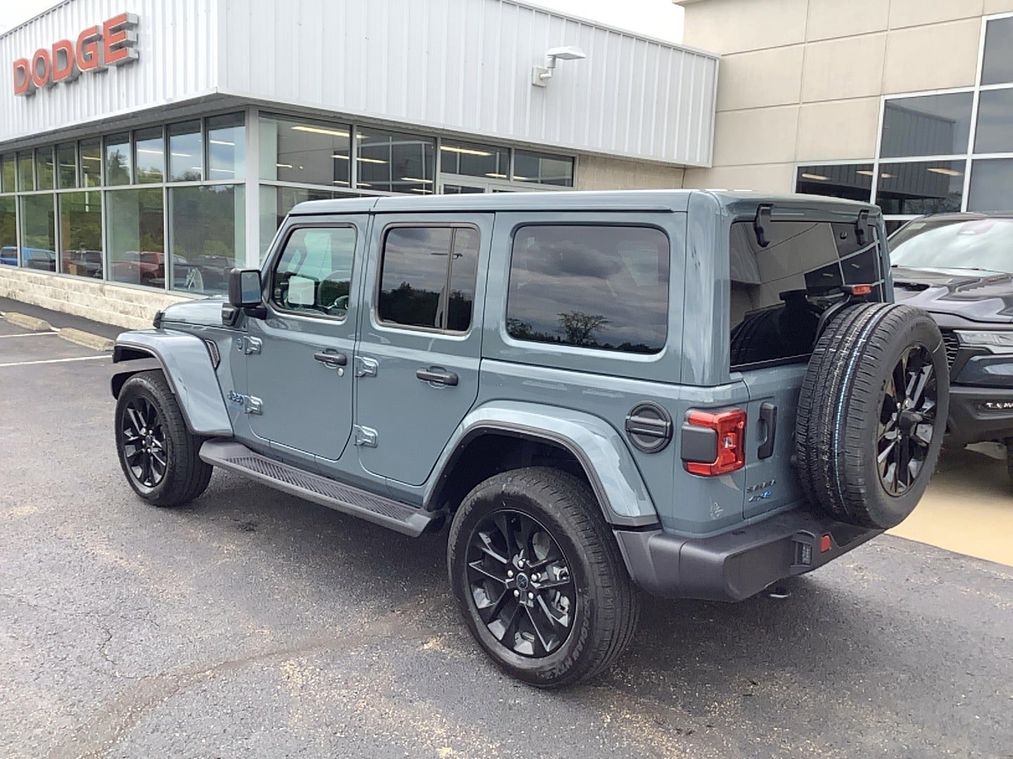 Certified 2025 Jeep Wrangler Unlimited Sahara AWD/4WD image 6