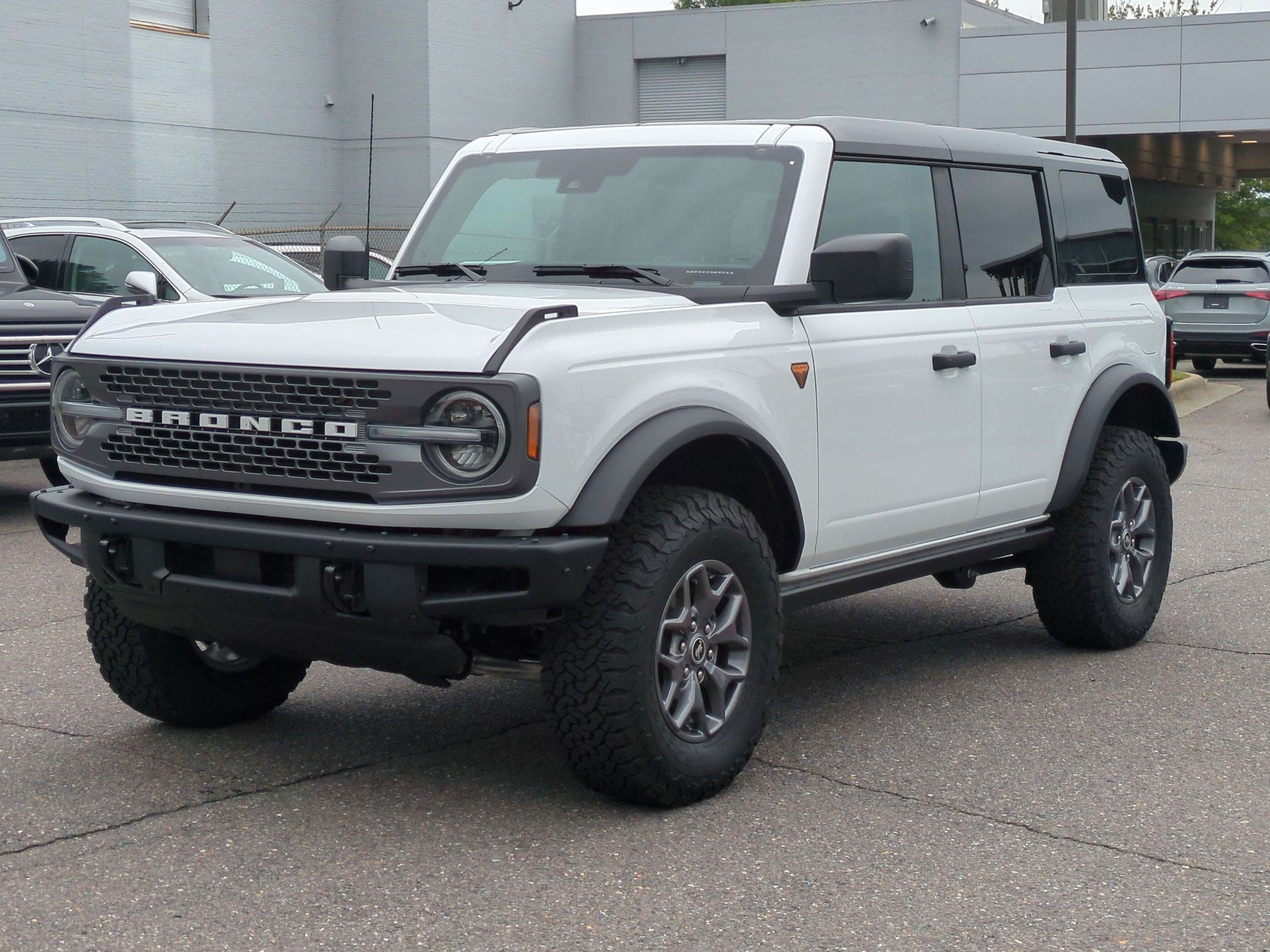 Used 2025 Ford Bronco Badlands AWD/4WD image 7