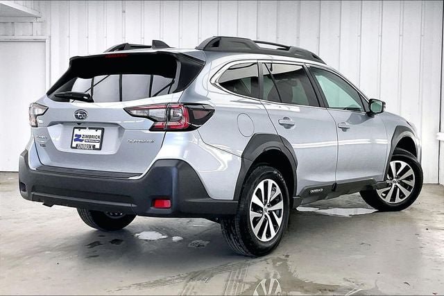 Used 2023 Subaru Outback Premium AWD/4WD image 12