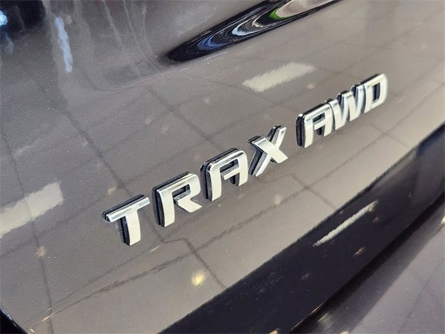 Used 2022 Chevrolet Trax LT w/ LT Convenience Package image 13