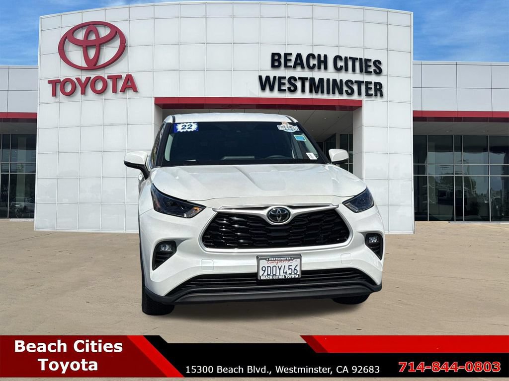 Used 2022 Toyota Highlander LE FWD image 3