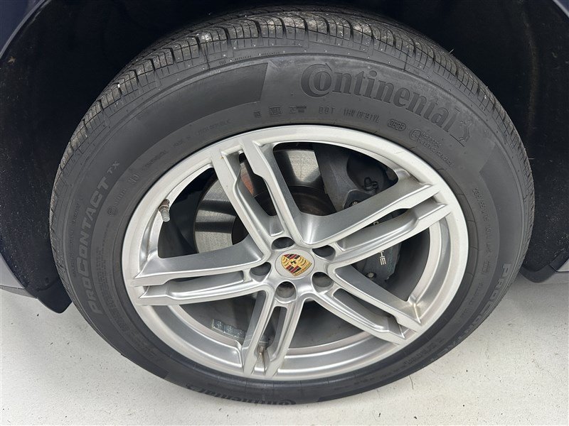 Used 2023 Porsche Macan AWD/4WD image 16