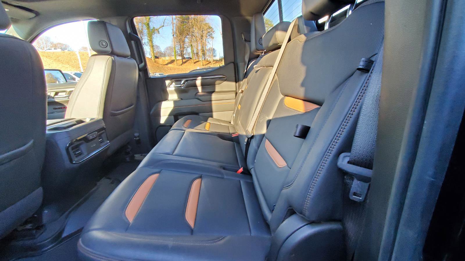 Used 2024 GMC Sierra 1500 AT4 w/ Technology Package image 5