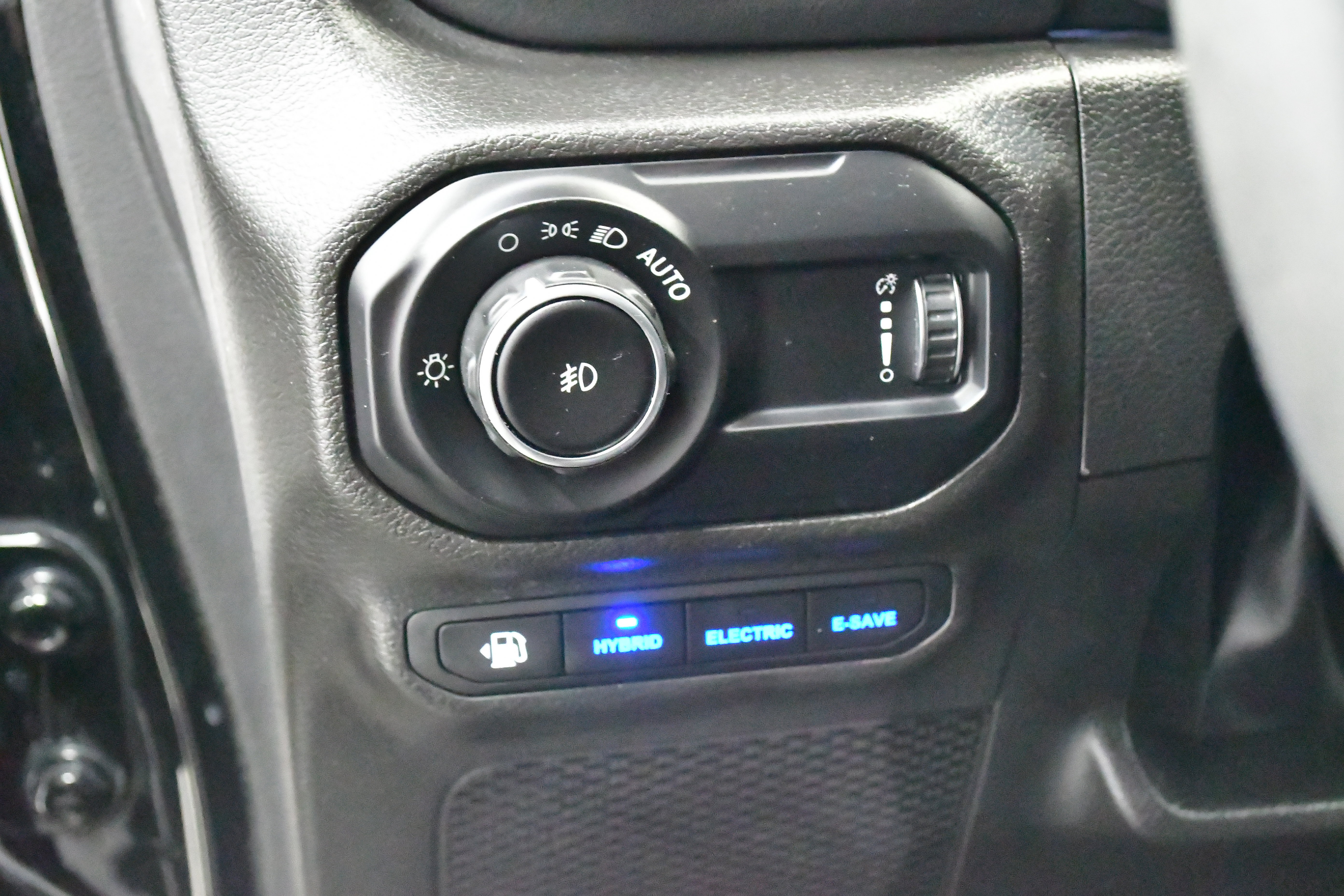 Used 2023 Jeep Wrangler Unlimited Rubicon 4xe w/ Cold Weather Group AWD/4WD image 14