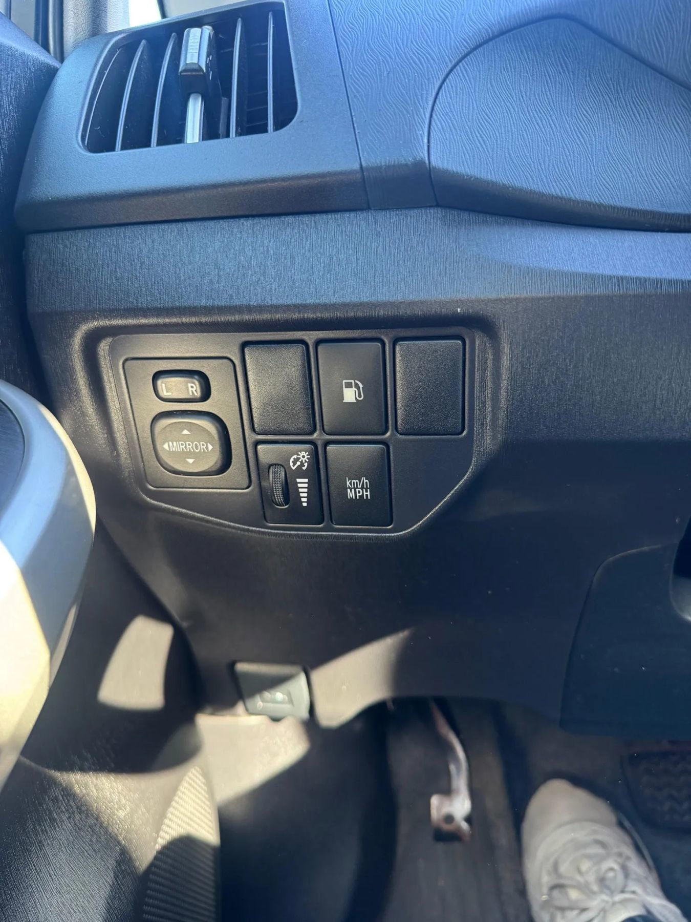 Used 2015 Toyota Prius Prime Plug-In Hybrid image 9