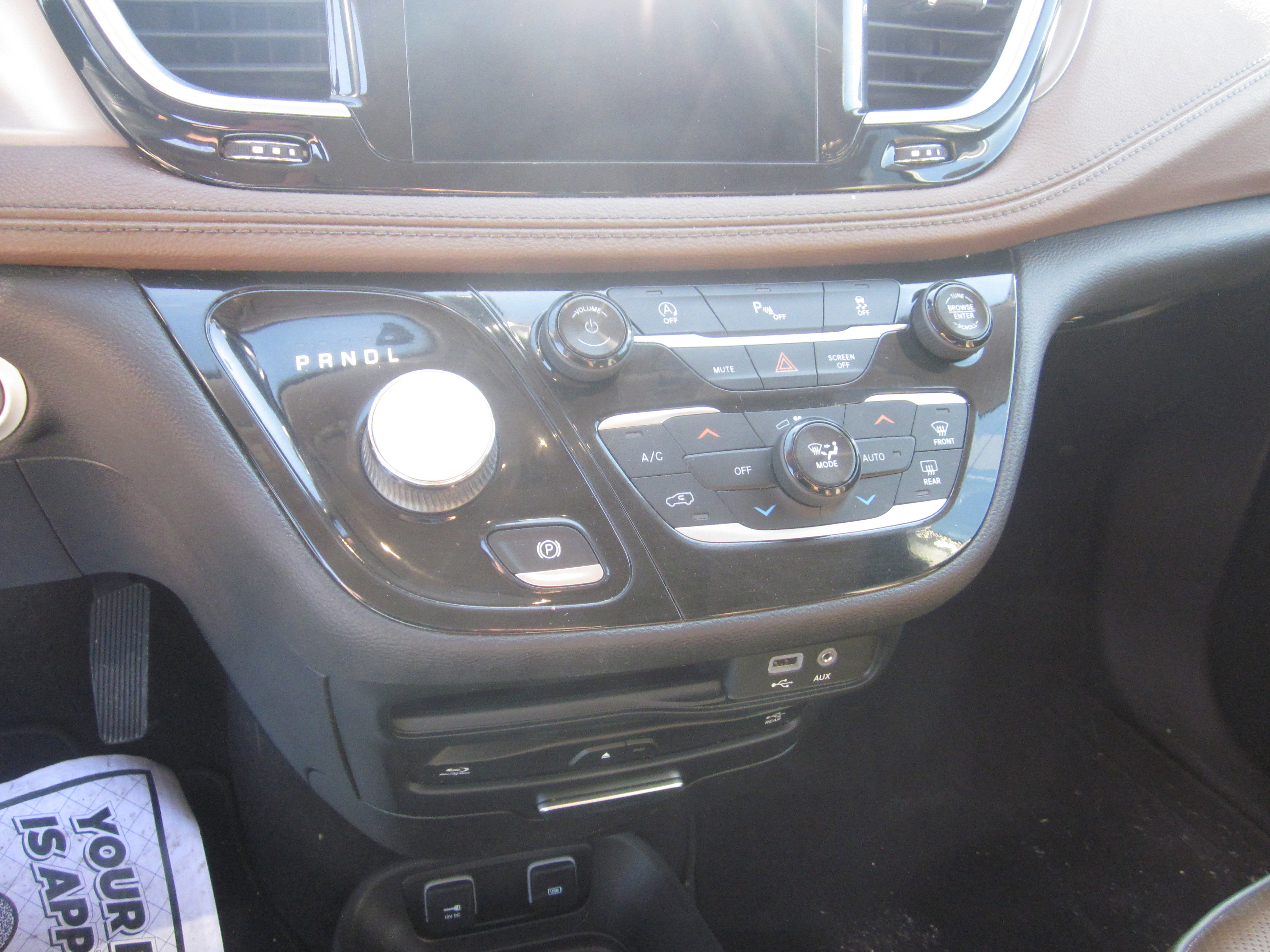Used 2018 Chrysler Pacifica Limited image 15