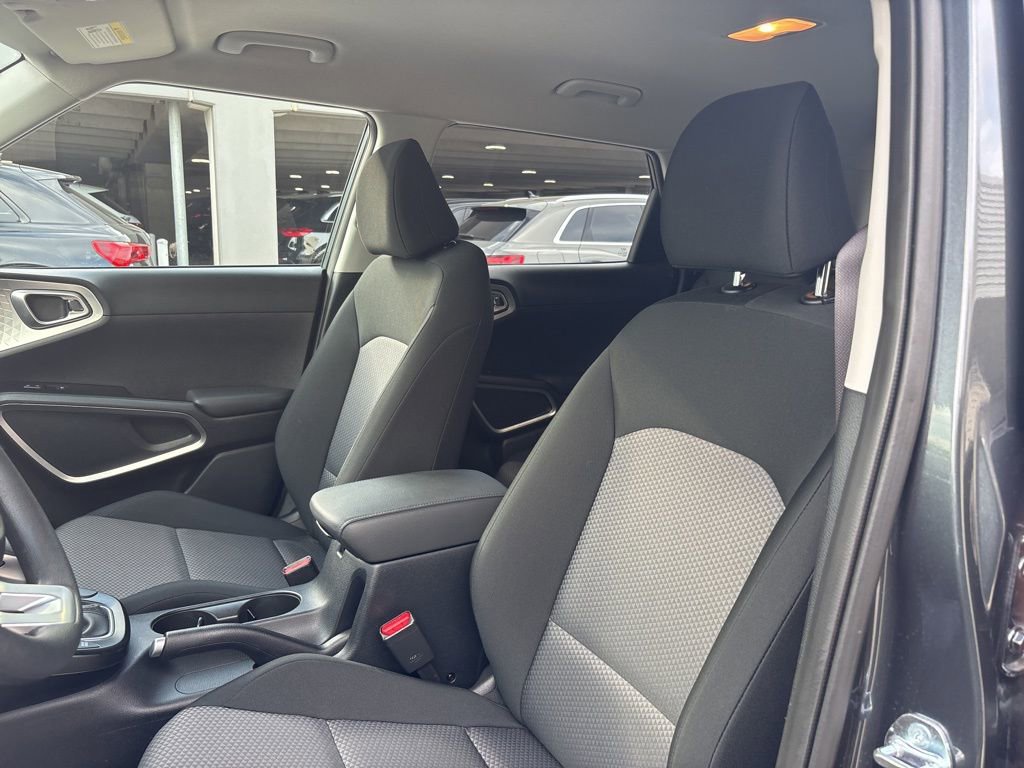 Used 2025 Kia Soul S FWD image 11