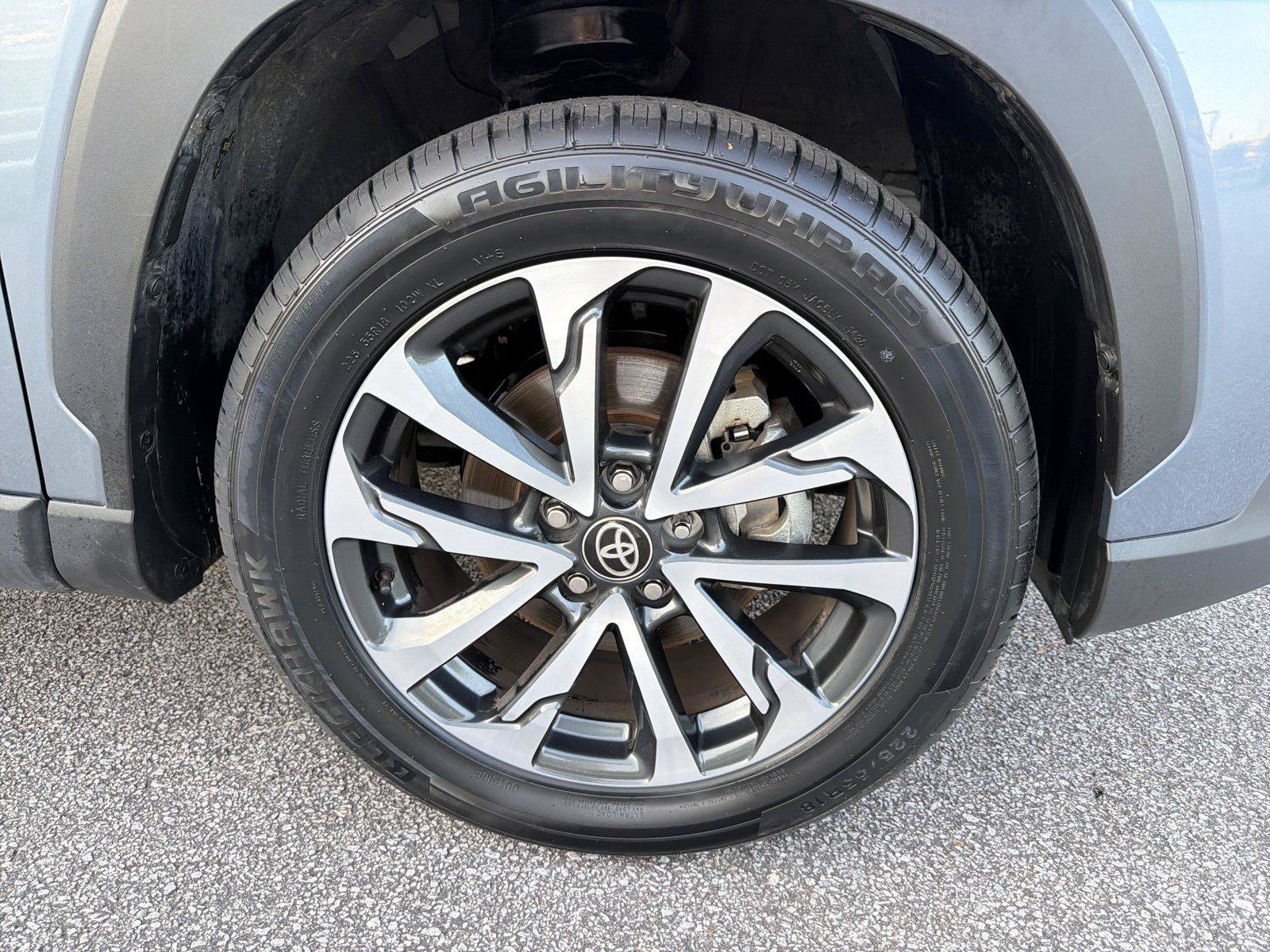 Used 2025 Toyota Corolla Cross XLE FWD image 11
