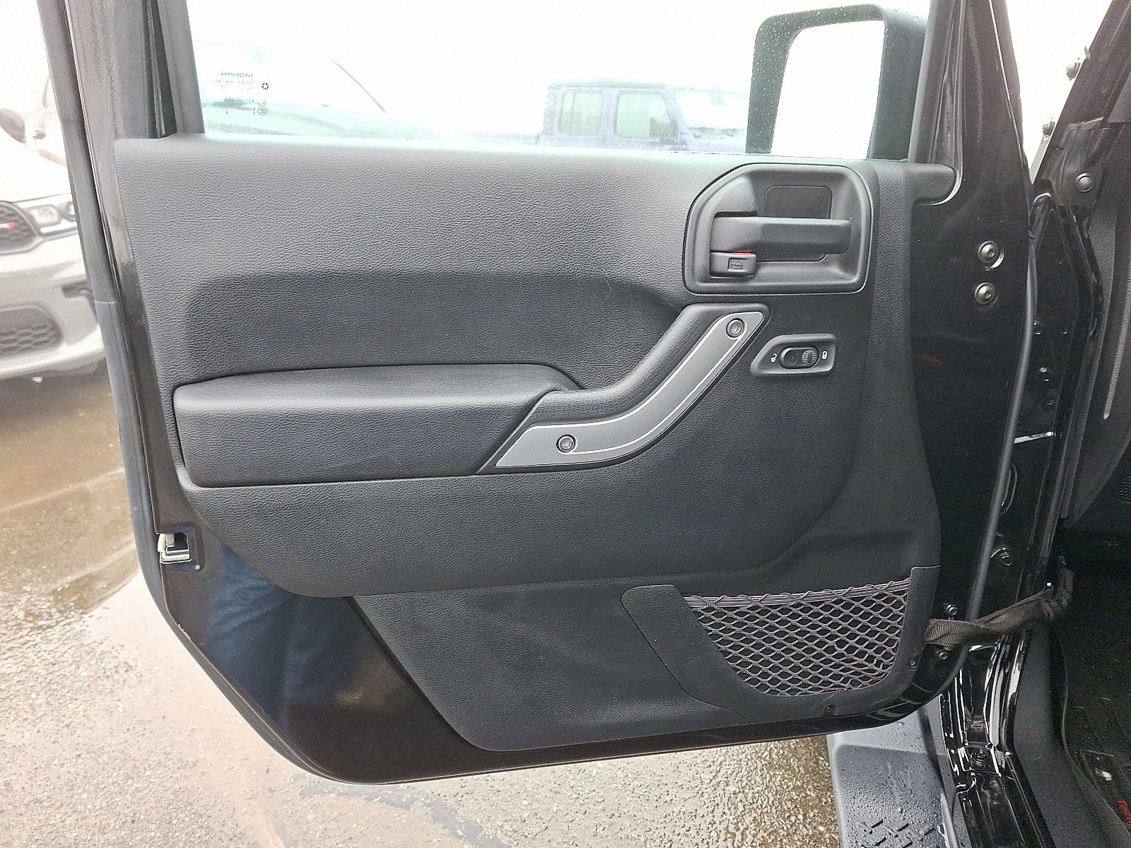 Used 2018 Jeep Wrangler Unlimited Sahara w/ Connectivity Group image 13