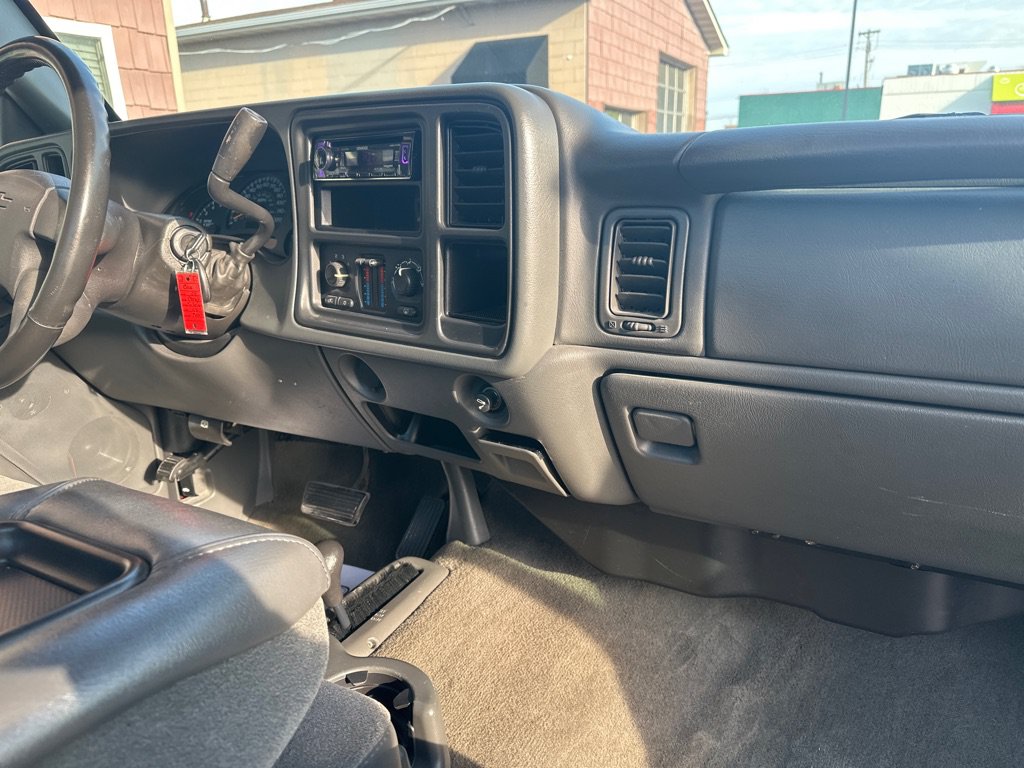 Used 2005 Chevrolet Silverado 1500 LS w/ Light Duty Power Package AWD/4WD image 11