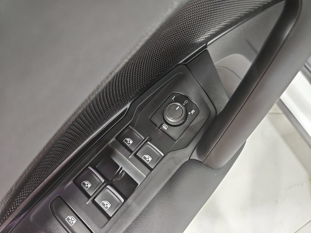 New 2026 Volkswagen Tiguan SE AWD/4WD image 11