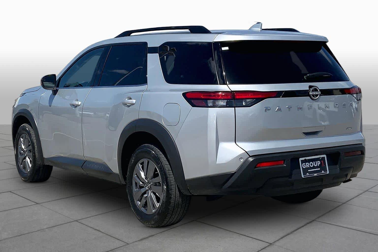 Used 2025 Nissan Pathfinder SV AWD/4WD image 11