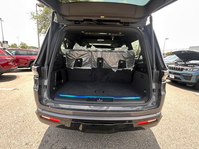 New 2026 Jeep Grand Wagoneer Summit w/ Premium Group III AWD/4WD image 13
