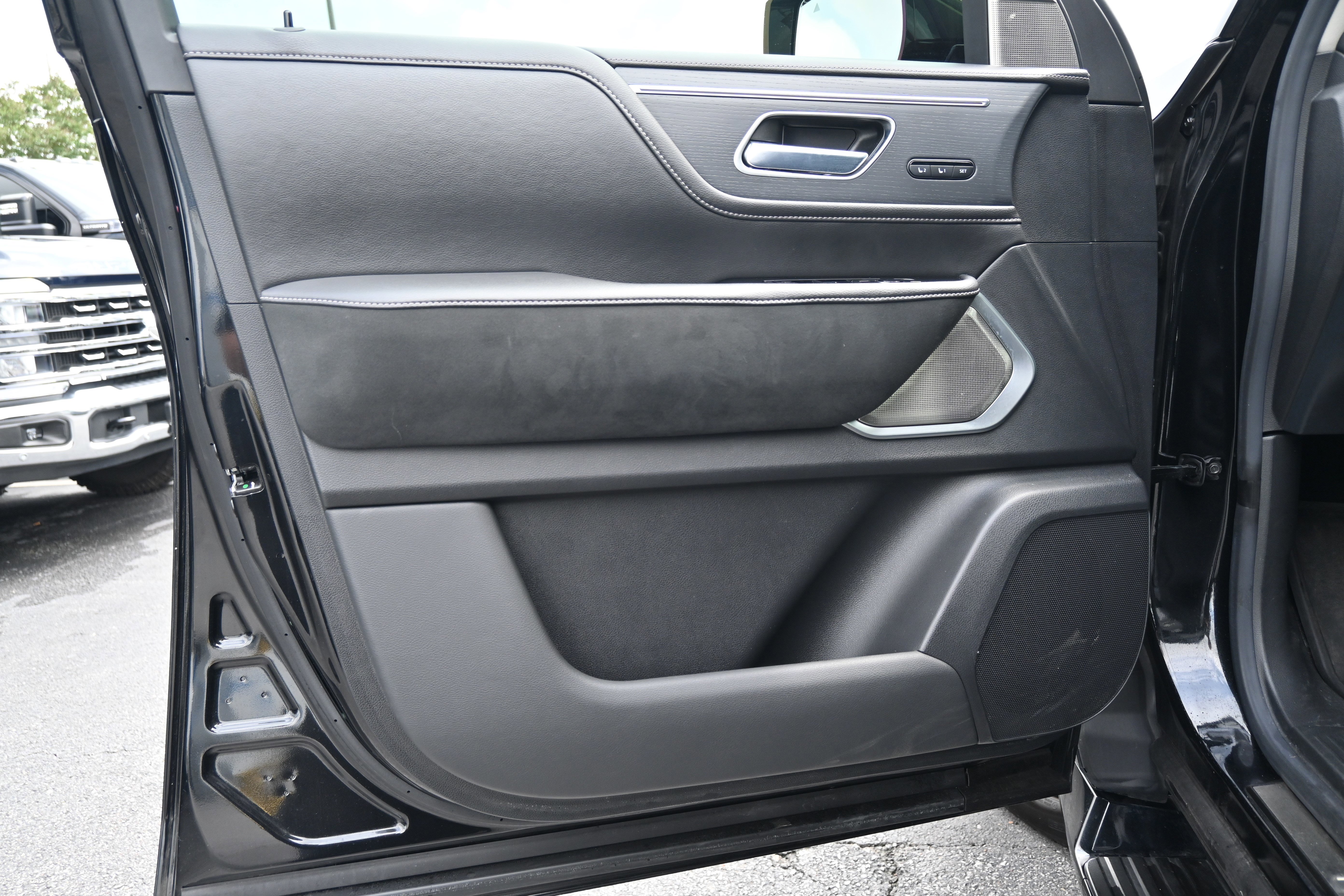 Used 2025 INFINITI QX80 Sensory AWD/4WD image 14