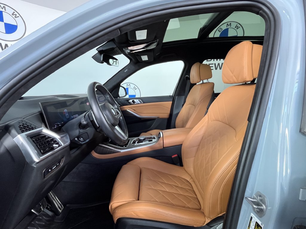 Used 2024 BMW X7 xDrive40i w/ M Sport Package AWD/4WD image 17