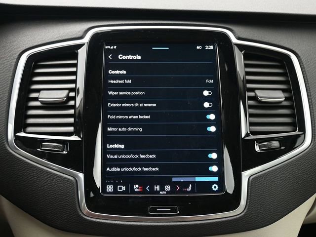 Used 2024 Volvo XC90 T8 Plus image 14