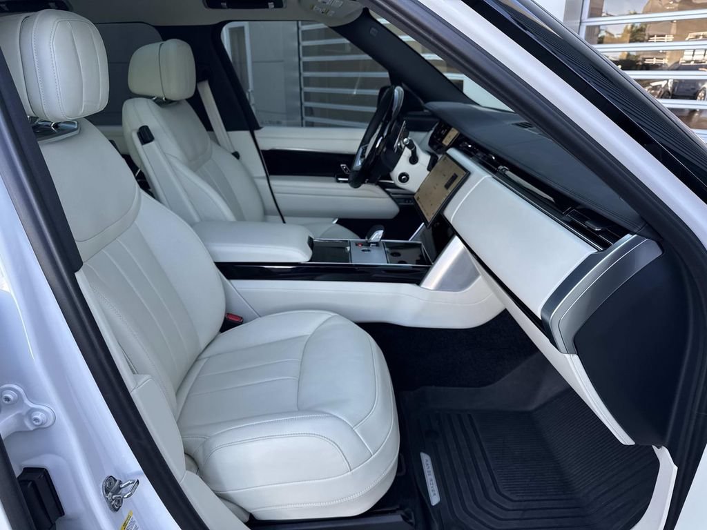 Certified 2025 Land Rover Range Rover SE AWD/4WD image 10