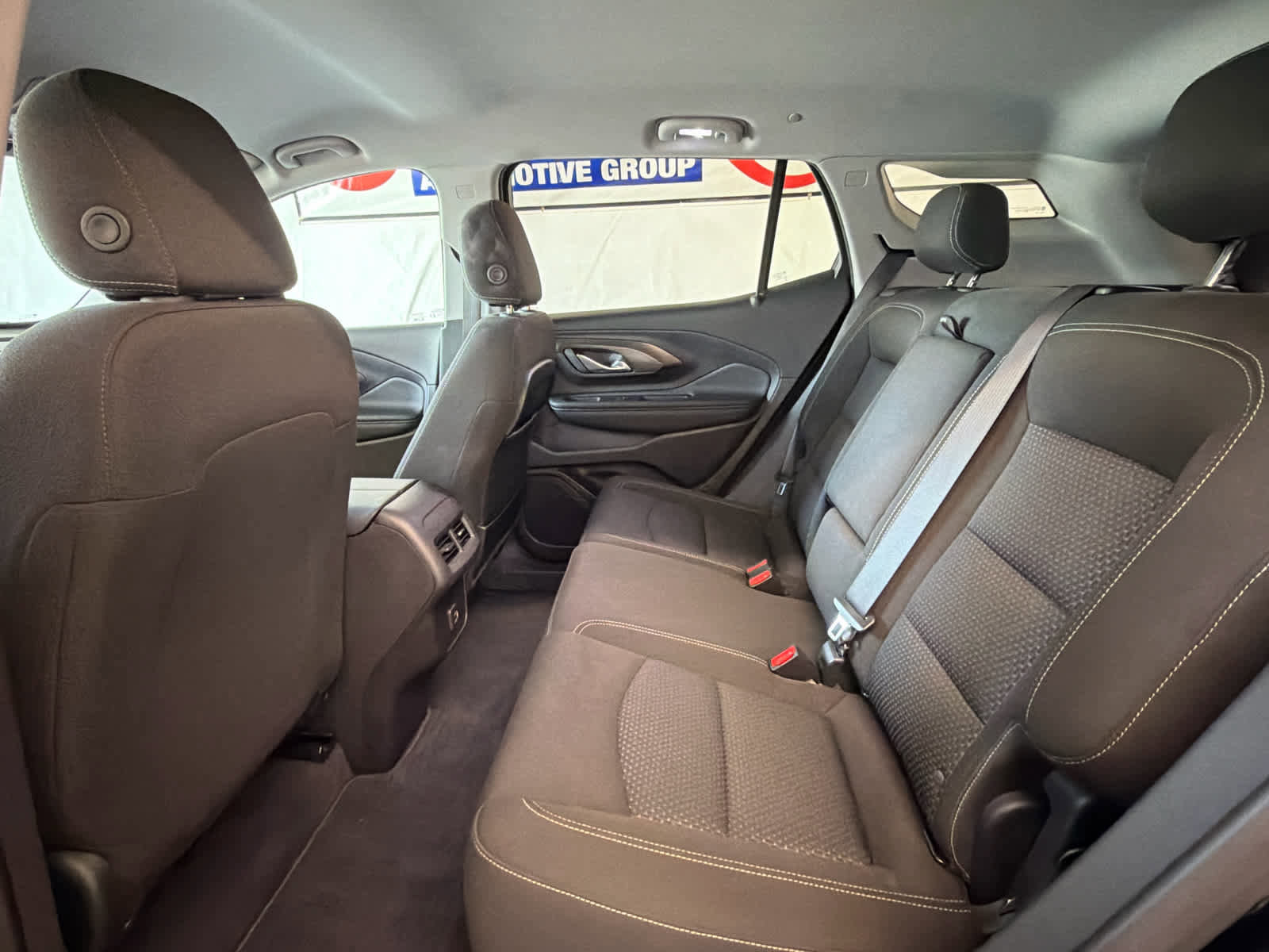 Used 2024 GMC Terrain SLE w/ Driver Convenience Package FWD image 13