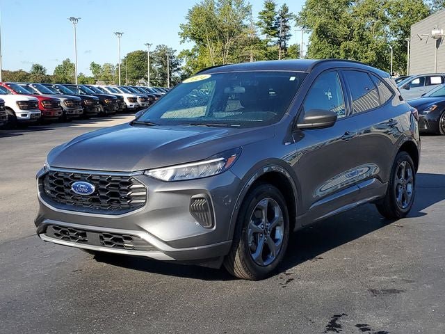 Used 2024 Ford Escape ST-Line w/ Tech Pack #1 AWD/4WD image 2