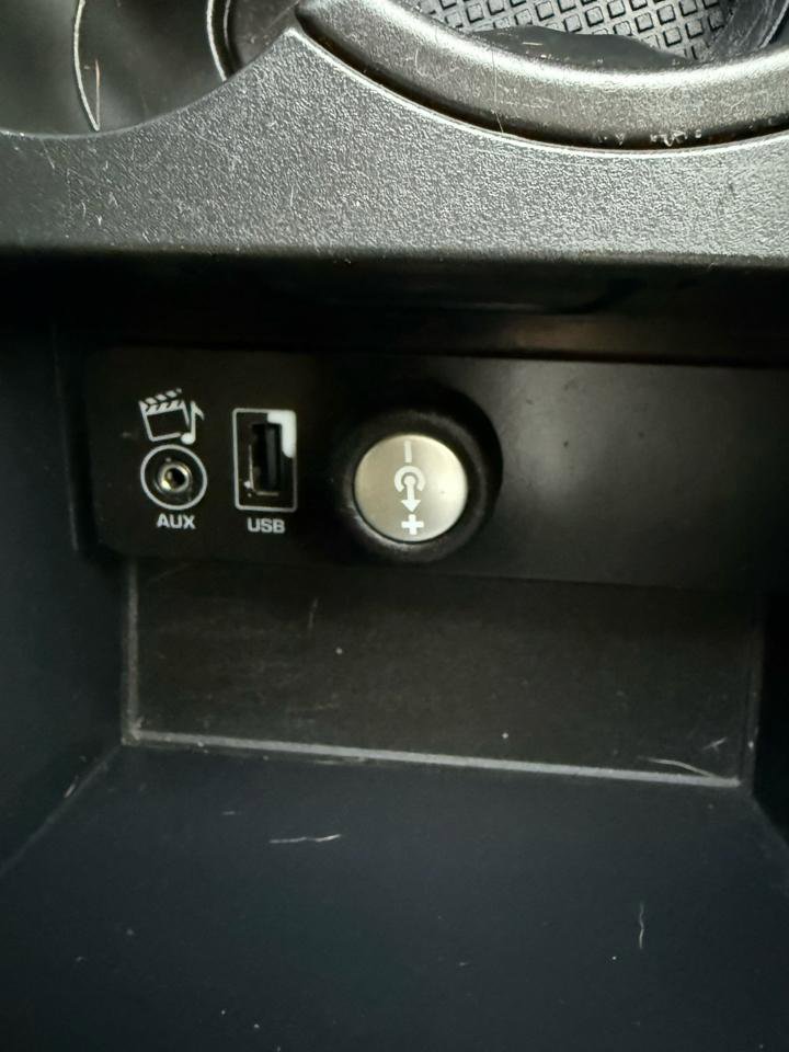 Used 2013 Land Rover LR2 image 45