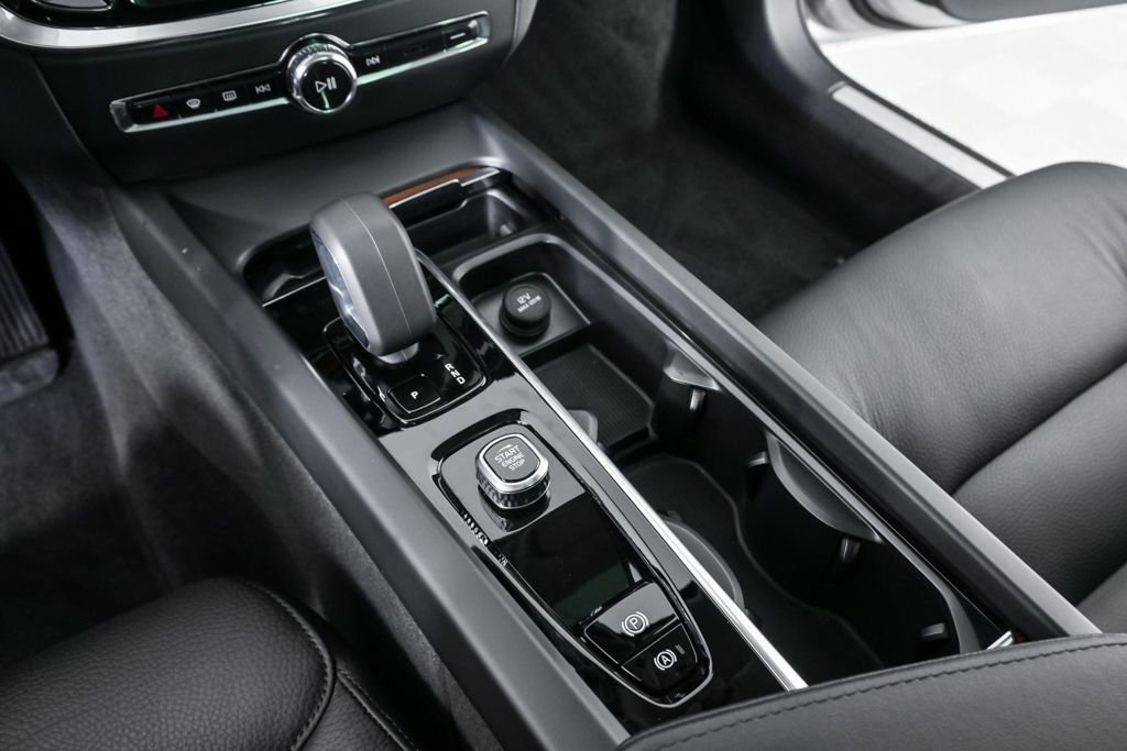 Certified 2025 Volvo V60 B5 Cross Country Plus image 18