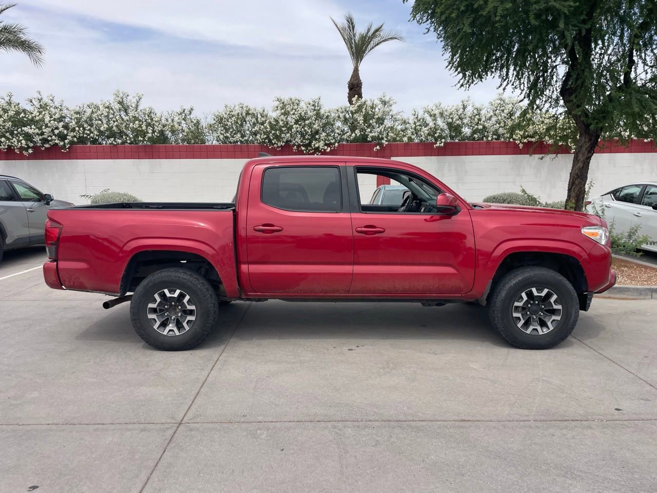 Used 2019 Toyota Tacoma SR w/ SR Convenience Package AWD/4WD image 3