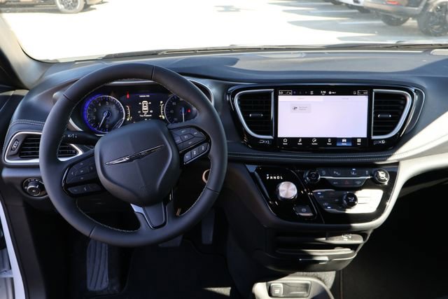 New 2026 Chrysler Pacifica Select image 13