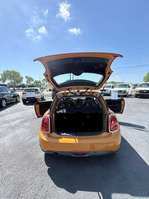 Used 2018 MINI Cooper 2-Door Hardtop FWD image 14