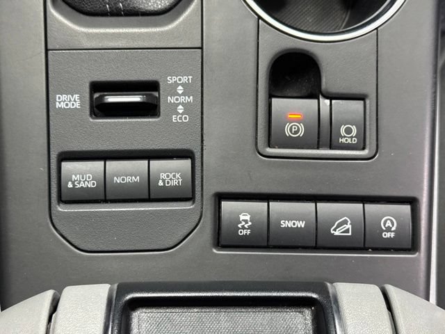Used 2022 Toyota Highlander XLE AWD/4WD image 25