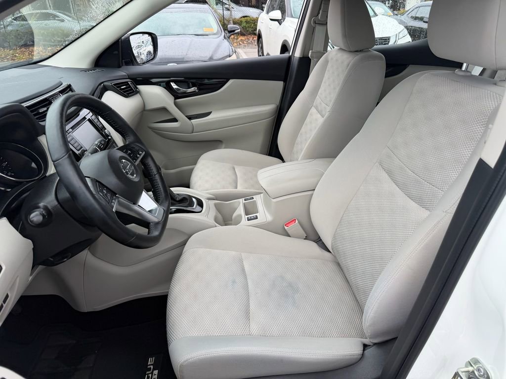Certified 2022 Nissan Rogue Sport SV FWD image 10
